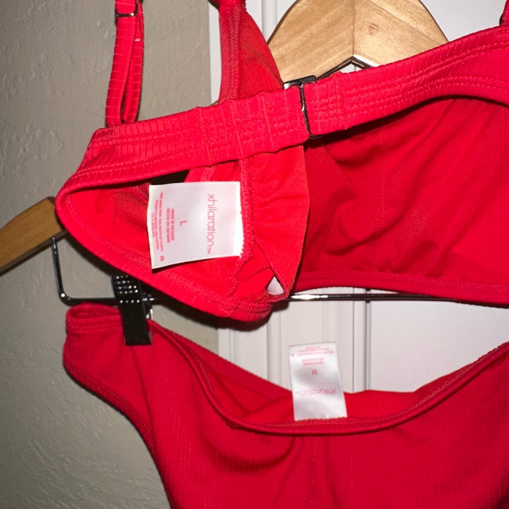 Red bikini - Picture 3 of 3